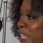 Zezeh Barbosa Instagram - Resiliência!✊🏾 @violadavis trazendo a sabedoria de hoje!❤️ Ótima semana, babiesssss🍀 Via @empoderaonline 👊🏾 . . . . #antiracismo #antiracista #racismoestrutural #racismoécrime #racistasnãopassarão #racismoinstitucional #educacaoantirracista #racismonão #racismonao #consciencianegra #violadavis