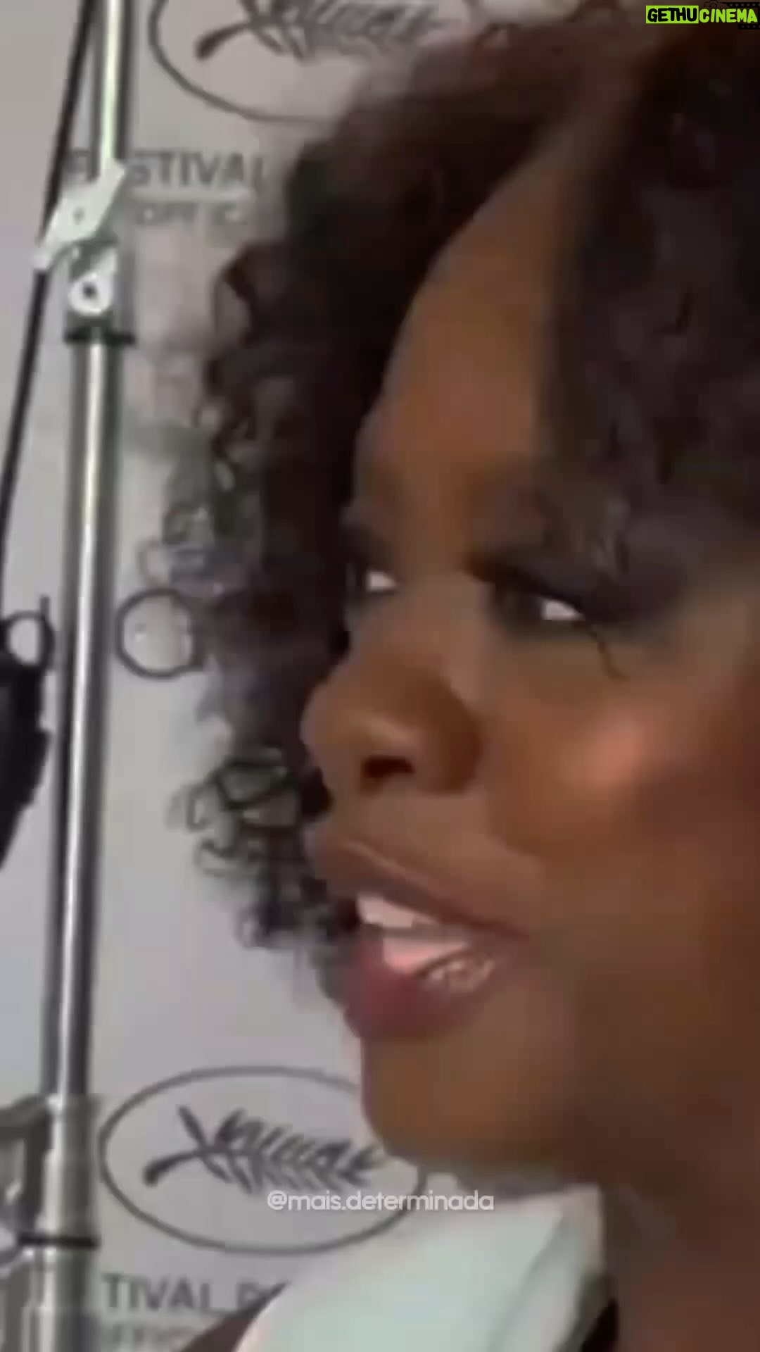 Zezeh Barbosa Instagram - Resiliência!✊🏾 @violadavis trazendo a sabedoria de hoje!❤️ Ótima semana, babiesssss🍀 Via @empoderaonline 👊🏾 . . . . #antiracismo #antiracista #racismoestrutural #racismoécrime #racistasnãopassarão #racismoinstitucional #educacaoantirracista #racismonão #racismonao #consciencianegra #violadavis