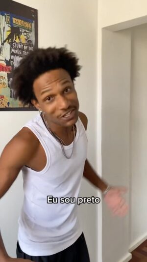 Zezeh Barbosa Instagram - Complete a frase:

“Eu sou preto e…”👊🏾

@orhudsonvictor falou tudo, pra rir e refletir!✊🏾

Ótima noite, amoresssss🍀🤎🖤💚💛🧡🤍
.
.
.
.
#antiracismo #antiracista #racismoestrutural #racismoécrime #racistasnãopassarão #racismoinstitucional #educacaoantirracista #racismonão #racismonao #consciencianegra