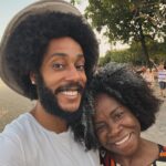 Zezeh Barbosa Instagram - Feliz dia das mães!❤️ Quanta gratidão!!! Coração quentinho!!!🥰 Hoje meu filho, @franciscoespectro , apareceu de surpresa aqui em casa às seis da manhã, com o melhor presente do mundo: Uma caixa gigante de amor!❤️❤️❤️ Detalhe: ele mora em outro estado!!!!! Amor da mãe!!!!🥰 Feliz dia pra todas nós!🍀 . . . . #felizdiadasmaes #diadasmaes #diadasmães #diadasmaes2024 #maesefilhos #mãesefilhos #maedemenino #mãedemenino #maesefilhos #filhosamados