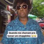 Zezeh Barbosa Instagram - Carnaval😅 É meme, gente rs!🌷 Não se esqueçam: bebam com moderação e festejem com responsabilidade!👍🏾 Ótimo carnaval, amoresssss🍀 . . . . #carnaval #carnaval2024 #pararir #reelshumor #reelsbrasil #carnavalesco #finaldesemana #reelsbr