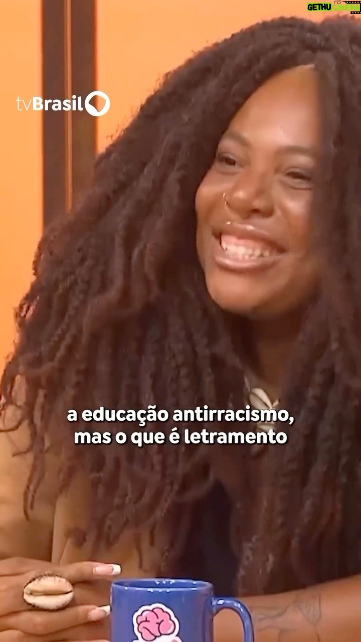 Zezeh Barbosa Instagram - Fundamental!✊🏾 Nós sempre falamos sobre a educação antirracista por aqui, né?✊🏾 Mas junto com essa educação, anda o letramento racial! Você sabe o que é?✊🏾 Então deixa que a @apamelacarvalho te explica!🤎 Via @oespelhodopreto | @tvbrasil 👊🏾👊🏾 . . . . #antiracismo #antiracista #racismoestrutural #racismoécrime #racistasnãopassarão #racismoinstitucional #educacaoantirracista #racismonão #racismonao #consciencianegra