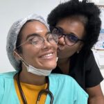 Zezeh Barbosa Instagram - Lindíssimas!!!❤️✊🏾 Parabéns, @rayssafeito , maravilhoso ver você e sua mãe tão felizes…! Contagiante :) Representatividade importa, sim!!!❤️✊🏾✊🏾✊🏾 Ótima semana pra nós, amoresssss🍀 Via @asnegasdoziriguidumoficial 👊🏾 . . . . #antiracismo #antiracista #racismoestrutural #racismoécrime #racistasnãopassarão #racismoinstitucional #educacaoantirracista #racismonão #racismonao #consciencianegra