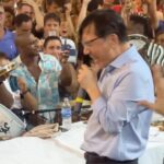 Zezeh Barbosa Instagram - E embaixador da Coreia do Sul no Brasil??🕺🏻 Já podemos dar a ele o título de cidadão brasileiro eheh? Merece, hein! O Brasil é contagiante e eu sigo nesse ritmo! Ótimo final de semana, babiesssss🍀 Via @marco_goncalves 🔥 Música- Tá Escrito @xandedepilares 👏🏾🖤 @gruporevelacao 👊🏾🖤 . . . . #pradescontrair #prarir #samba #brasil #coreiadosul🇰🇷 #southkorea #brazil #pagode #pagodin #reelshumor #gratidaosempre