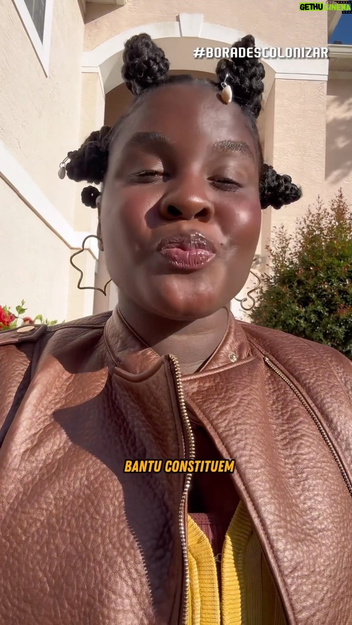 Zezeh Barbosa Instagram - Bantu Knots!✊🏾 Curtiu? Lindo, né?❤️ Ótima noite, babiesss🍀 Via @emilebrito e @boradescolonizar 👊🏾👊🏾 . . . . #bantuknots #cabeloafro #cabelocrespo #cabelocacheado #antiracismo #antiracista #racismoestrutural #racismoécrime #racistasnãopassarão #racismoinstitucional #educacaoantirracista #racismonão #racismonao #consciencianegra
