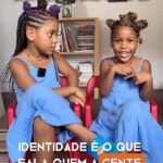 Zezeh Barbosa Instagram - É isso!🥰✊🏾 Tão lindo ver as meninas da @sankofamilly trazendo essa sabedoria, né?❤️ Ótimo final de semana, amoresssss🍀❤️🧡💛💚💙💜🖤🤍🤎💖 . . . . #familiapreta #pretosnotopo #pretoslindos #pretosepretas #antiracismo #antiracista #racismoestrutural #racismoécrime #racistasnãopassarão #racismoinstitucional #educacaoantirracista #racismonão #racismonao #consciencianegra