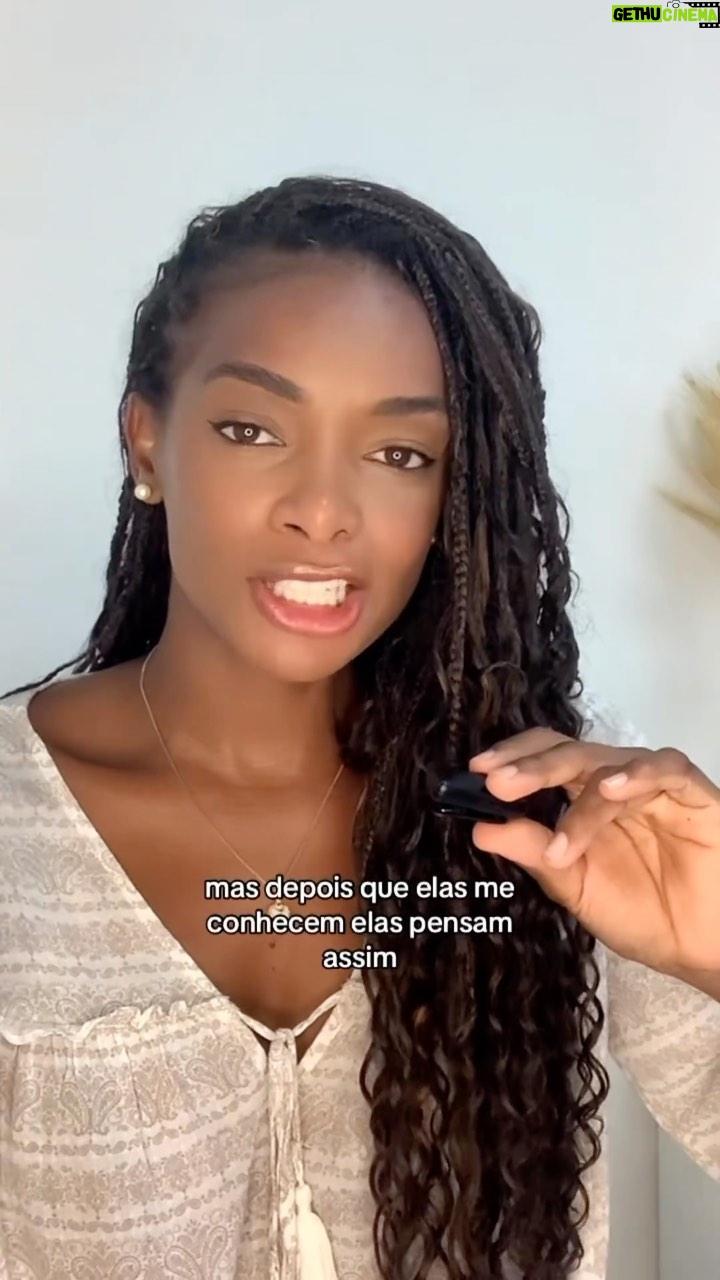 Zezeh Barbosa Instagram - É isso!✊🏾 Que as pessoas pretas possam andar e acessar tranquilamente tudo aquilo que quiserem, sem r4cismo!✊🏾 Pra refletir, babiesss🍀 Via @luaddiaz 🤎 . . . . #antiracismo #antiracista #racismoécrime #racistasnãopassarão #racismoestrutural #racismoinstitucional #educacaoantirracista #consciencianegra #racismonão #racismonao