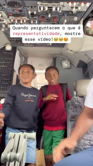 Zezeh Barbosa Instagram - Representatividade!😍

Nunca duvide do poder do exemplo… lindo ver o brilho no olhar das crianças!!!❤️

Ótima noite, amoresssss🍀

Via @africanizeoficial 👊🏾
.
.
.
.
#antiracismo #antiracista #racismoestrutural #racismoécrime #racistasnãopassarão #racismoinstitucional #educacaoantirracista #racismonão #racismonao #consciencianegra #representatividade #pretosnotopo #pretosdopoder