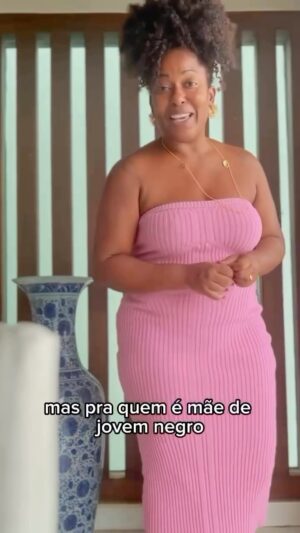 Zezeh Barbosa Instagram - Mães negras!😅❤️

@tiamaoficial falou tudoooo! Me identifiquei, e você?✊🏾

Ótima noite, babiesss🍀
.
.
.
.
#jovensnegros #jovemnegrovivo #pretosnotopo #antiracismo #antiracista #racismoécrime #racismoestrutural #racistasnãopassarão #racismoinstitucional #educacaoantirracista