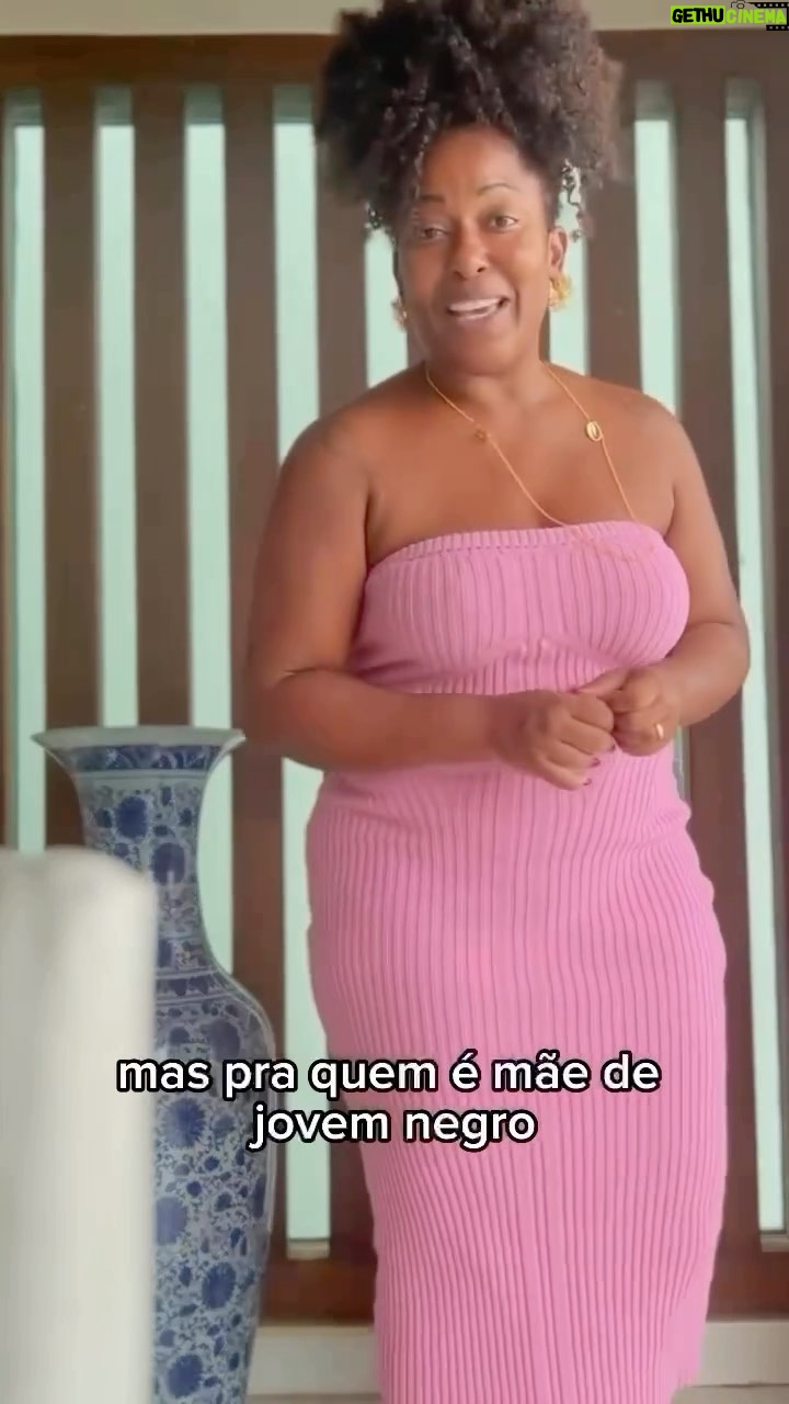 Zezeh Barbosa - 15.5K Likes - Mães negras!😅❤️
@tiamaoficial falou tudoooo! Me identifiquei, e você?✊🏾
Ótima noite, babiesss🍀
.
.
.
.
#jovensnegros #jovemnegrovivo #pretosnotopo #antiracismo #antiracista #racismoécrime #racismoestrutural #racistasnãopassarão #racismoinstitucional #educacaoantirracista