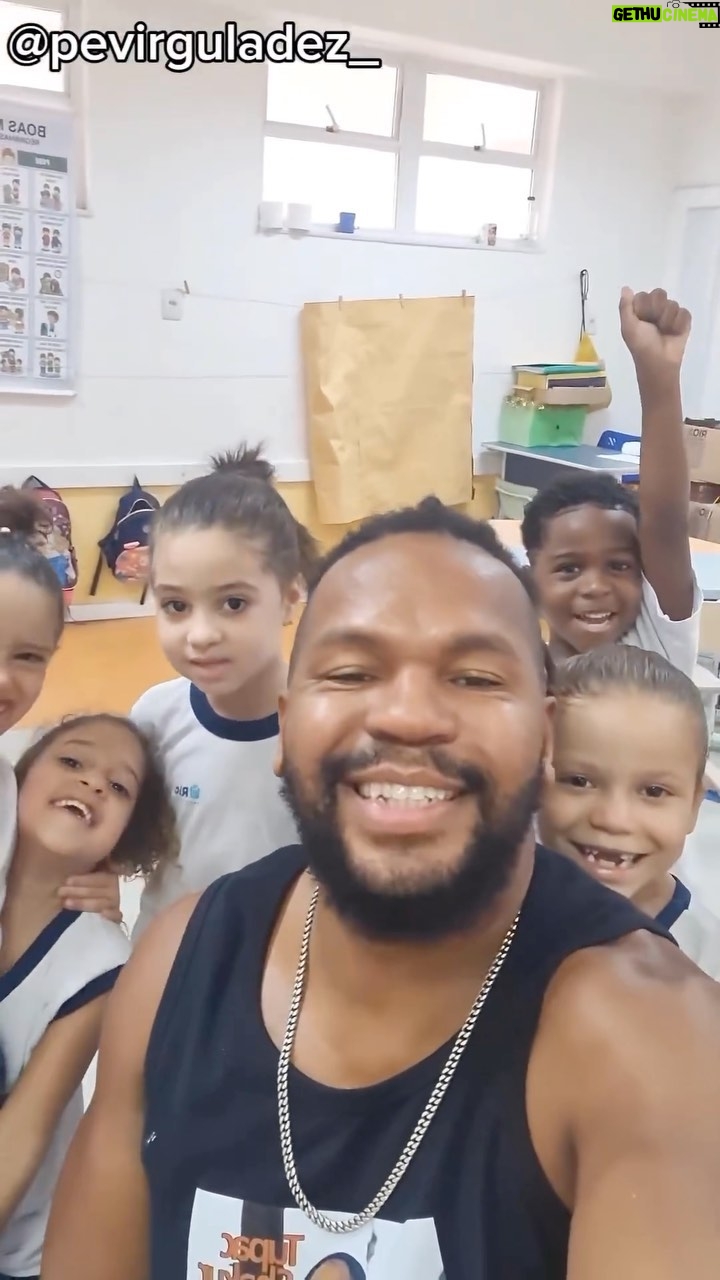 Zezeh Barbosa - 4.8K Likes - Lindo!🤎
Sempre maravilhoso ver o trabalho de educação antiracista do @pevirguladez_ !✊🏾❤️
Ótima noite, amoresssss🍀
Via @oespelhodopreto 👊🏾
.
.
.
.
#antiracismo #antiracista #racismoestrutural #racismoécrime #racistasnãopassarão #racismoinstitucional #educacaoantirracista #racismonão #racismonao #consciencianegra