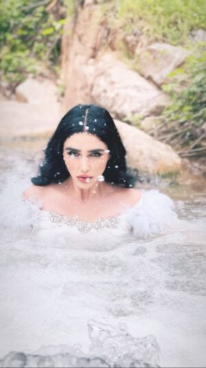 Zhalla Rasul Instagram - But you are so earthly 
Yet so heavenly.