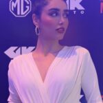 Zhalla Rasul Instagram - لە ئیڤێنتی @mgmotoriraq کۆمپانیای (MG) ئۆتۆمبیلێکی نوێیان نمایش کرد بە ناوی (RX5) بە دیزاینێکی نوێ و بە چەندین مواسەفاتی زیرەک و تەکنەلۆجی بەرز