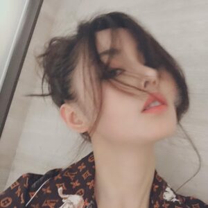 Zhang Tian'ai Instagram - 早点睡 宝剑姑娘