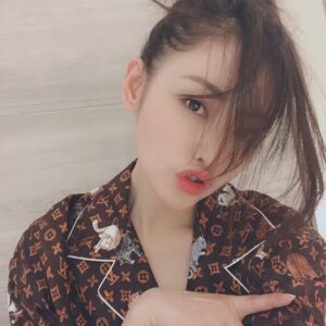Zhang Tian'ai Instagram - 早点睡 宝剑姑娘