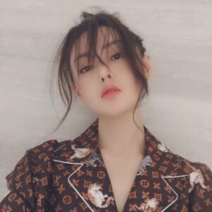 Zhang Tian'ai Instagram - 早点睡 宝剑姑娘