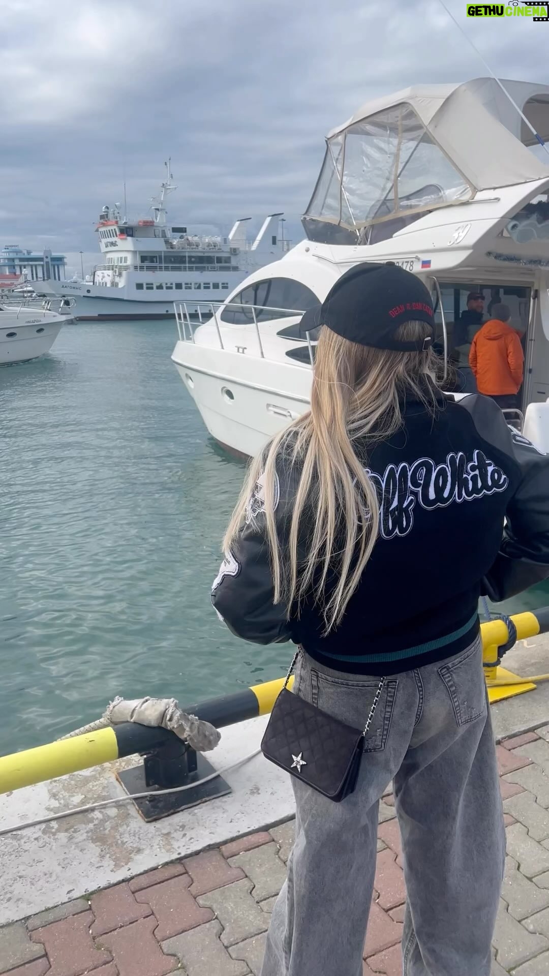 Zhanna Martirosyan - 53K Likes - Морской волк.
#reels #море #яхта #лодка #сочи #юмор