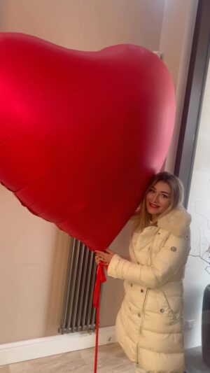 Zhanna Martirosyan Instagram - Всех, кто празднует День Святого Валентина поздравляю с праздником!♥️♥️♥️♥️♥️♥️♥️
Всех, кто не празднует, со средой вас!🫀🫀🫀🫀🫀🫀