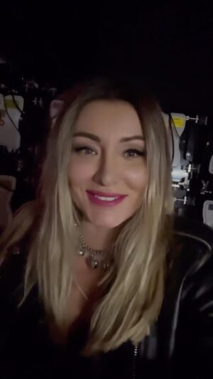 Zhanna Martirosyan Instagram - Любите друг друга)
@martirosian_official