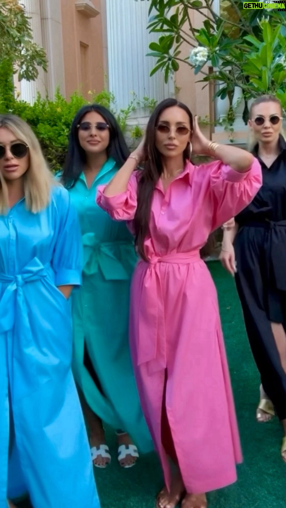 Zhanna Martirosyan - 32.4K Likes - Две недели репетиций💃 и вуаля- результат! Зацените..
Ну или просто зацените наши кафтаны @basique713 🩵💚🩷🖤