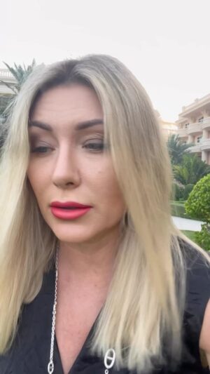 Zhanna Martirosyan Instagram - @alsou_a 
Требую извинений!
Reels можешь оставить!
P.S. Видео можно посмотреть на страничке @alsou_a