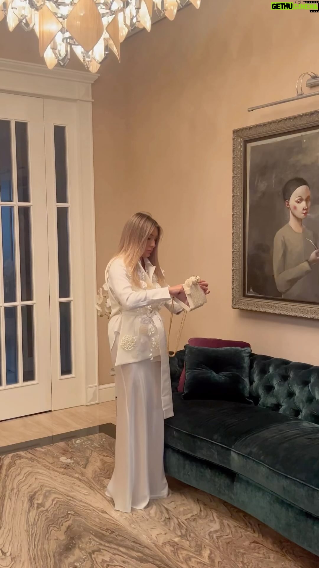 Zhanna Martirosyan - 37.4K Likes - Спасибо Кларе Цеткин и Розе Люксембург за 8 МАРТА♥️