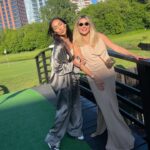 Zhanna Martirosyan Instagram – Спасибо, подруга,за солнечные очки.
Я всегда знала,что ты хотела сфотографироваться с Джоном Ленноном.)
@alsou_a ♥️