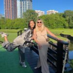 Zhanna Martirosyan Instagram – Спасибо, подруга,за солнечные очки.
Я всегда знала,что ты хотела сфотографироваться с Джоном Ленноном.)
@alsou_a ♥️