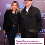 Zhanna Martirosyan Instagram - Заголовки нашей прессы это отдельный вид искусства👌 Сидели мы с @angelikarevva в полной темноте, а здесь💥БАЦ💥,и свет в конце тоннеля✨✨✨✨✨✨✨ Спасибо фильму "Конец Славы" , мы хоть людей увидели) P.S. Фильм хороший. Советую.