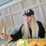 Zhanna Martirosyan Instagram - «СВЕТ МОЙ, ИНСТАГРАМ СКАЖИ, ДА ВСЮ ПРАВДУ ДОЛОЖИ: Я ЛЬ НА СВЕТЕ ВСЕХ МИЛЕЕ, ВСЕХ ОТФОТОШОПЛЕННЕЙ И БЕЛЕЕ?»