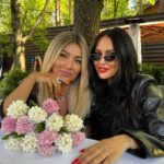 Zhanna Martirosyan Instagram – Лучше, конечно, когда с подругами видишься, как можно чаще.
Иначе, после долгого перерыва язык устаёт перемывать косточки не🧐подругам)
Сегодня буду весь день молчать.
А ты @elina_janibekyan )?