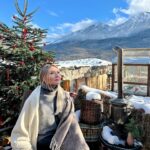 Zhanna Martirosyan Instagram – Провела день на Красной поляне.🎄🏔️🗻🎄
Воспользовалась случаем и пока в горах не знают,что Новый год уже прошел, решила сфотографироваться у нарядной елки.