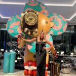 Zhanna Martirosyan Instagram - А вы знали, что где-то в России существуют преподаватели английского языка,которые учат детей разговаривать с иностранцами на громком, членораздельном русском языке.) Иначе, как объяснить, что такие моноязычные ученики вырастают и удивляются, почему их не понимают заграницей? Ведь они стараются: говорят медленно, говорят громко,очень громко, очень, очень громко, по слогам, по буквам, подключая пантомиму,а эти чужеземцы все равно их не понимают!!! Весь отдых, конечно, портят эти иностранцы, blin!!!!!!!