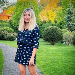 Zhanna Martirosyan Instagram - Ну,что, ребята, завтра уже лето!
Признавайтесь, похудеть успели?
Или уже лучше дождемся декабря и будет худеть к Новому году?