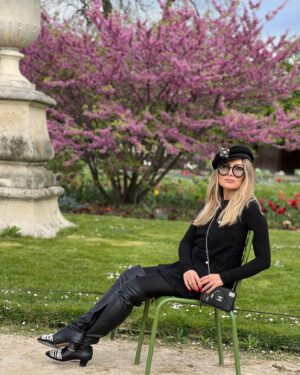 Zhanna Martirosyan Instagram - А вы знали, что во всем мире существует 38 городов с названием Париж?
Я решила посетить основной их офис.