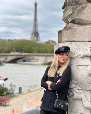 Zhanna Martirosyan Instagram - А вы знали, что во всем мире существует 38 городов с названием Париж?
Я решила посетить основной их офис.