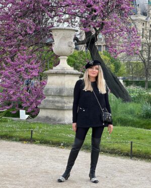 Zhanna Martirosyan Instagram - А вы знали, что во всем мире существует 38 городов с названием Париж?
Я решила посетить основной их офис.