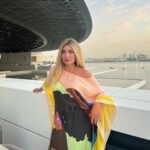 Zhanna Martirosyan Instagram - В последний день майских праздников в аэропорту Дубая можно наблюдать массовый ИСХОД РОССИЯН из Объединённых Арабских Эмиратов