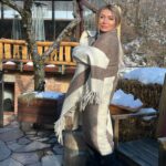 Zhanna Martirosyan Instagram - Провела день на Красной поляне.🎄🏔️🗻🎄 Воспользовалась случаем и пока в горах не знают,что Новый год уже прошел, решила сфотографироваться у нарядной елки.