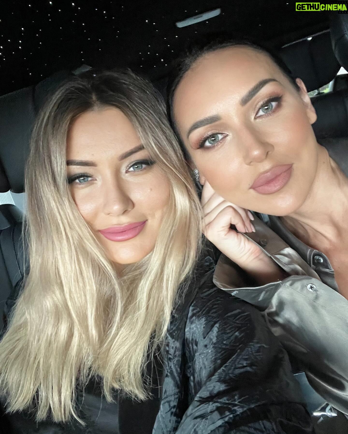 Zhanna Martirosyan - 3 Likes - Жалко, что талант не передаётся воздушно-капельным путем.
А то дружим, дружим, а пою я всё равно плохо, плохо!)
@alsou_a ♥️