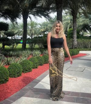 Zhanna Martirosyan Instagram - Решила сломать систему!
Постройнела  на 1 кг и надела леопардовый принт)