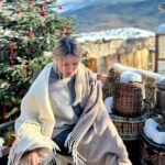 Zhanna Martirosyan Instagram – Провела день на Красной поляне.🎄🏔️🗻🎄
Воспользовалась случаем и пока в горах не знают,что Новый год уже прошел, решила сфотографироваться у нарядной елки.