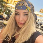 Zhanna Martirosyan Instagram - Еще немного лета и домой, в осень.