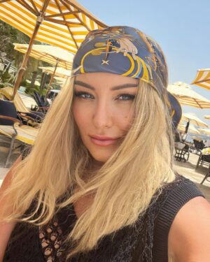Zhanna Martirosyan Instagram - Еще немного лета и домой, в осень.