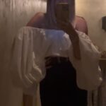 Zhanna Martirosyan Instagram - В ожидании подруги, которая слишком долго красит губы.💋 Надо здесь уточнить, конечно ,что объем под покраску у нее большой, поэтому я спокойно верчусь перед зеркалом) #italia #style #reels #love