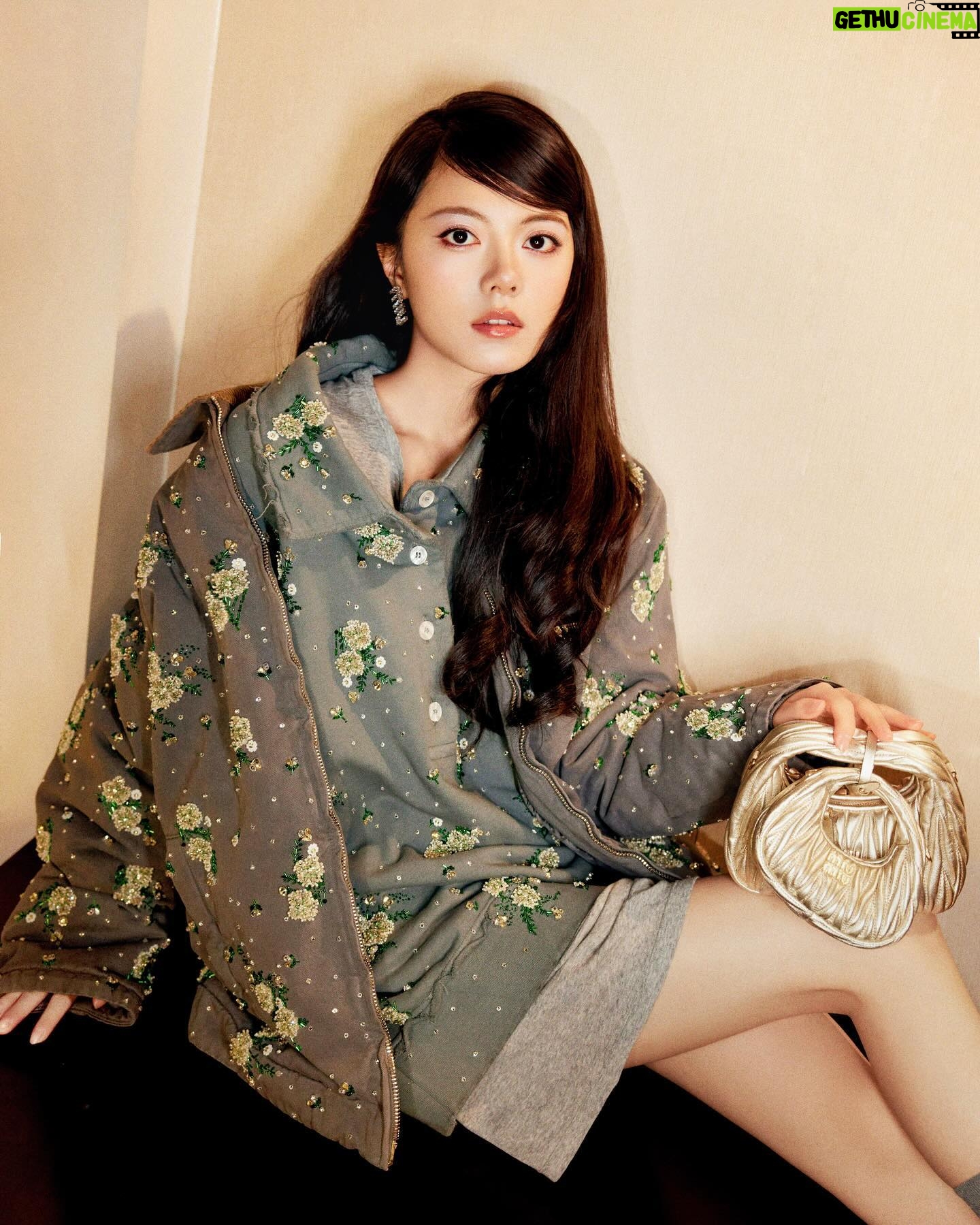 Zhao Jinmai Instagram - 打包情绪,期待一场美妙假日 #MiuMiuHoliday @miumiu