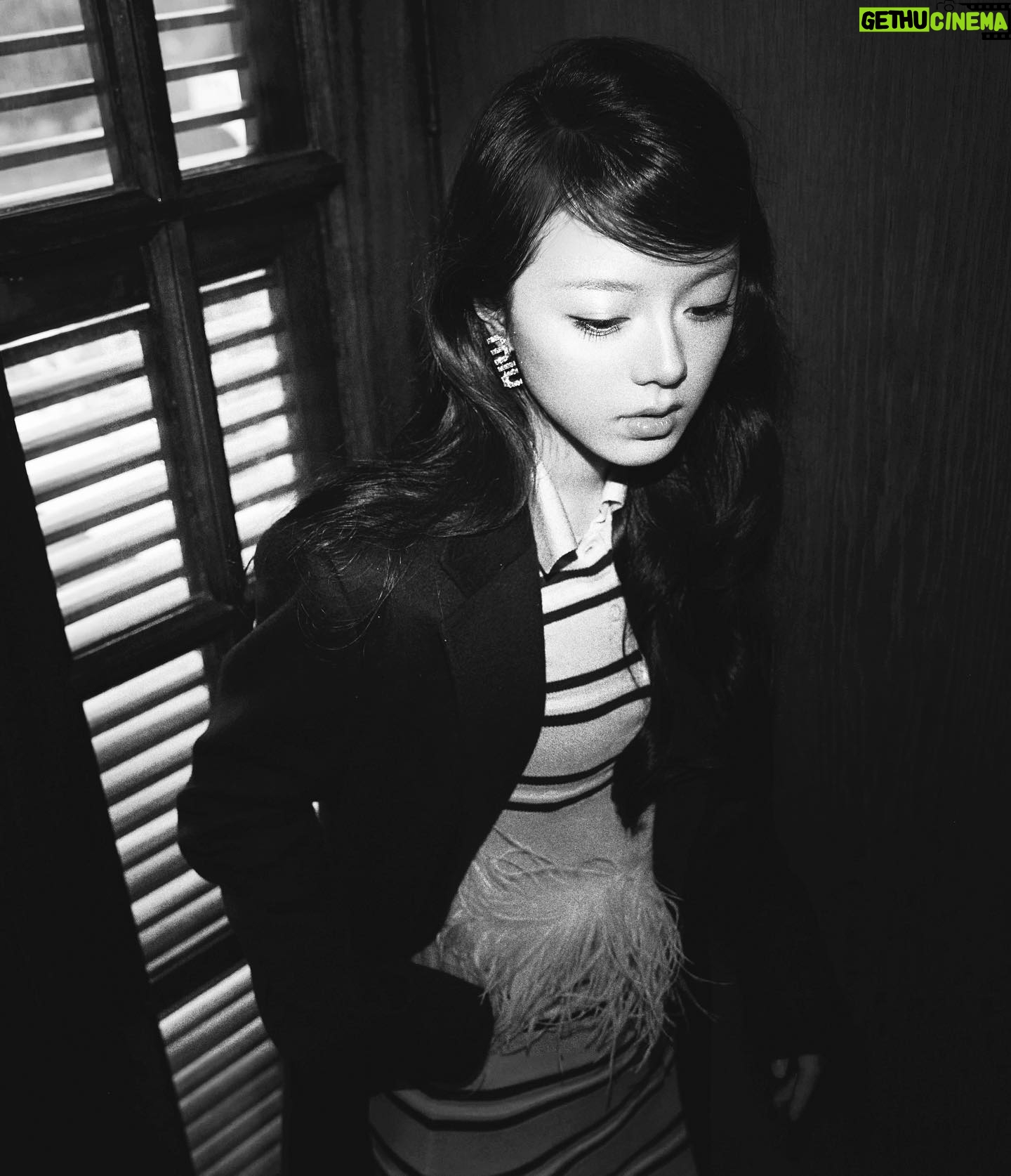 Zhao Jinmai Instagram - 和@MiuMiu 的假日派对🍾 #MiuMiuClubShanghai