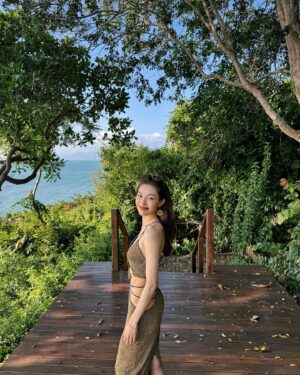 Zhong Chuxi Instagram - 🕶️☀️