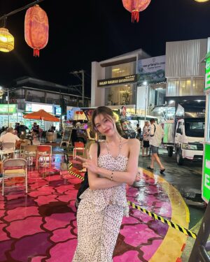 Zhong Chuxi Instagram - My holidays in Thailand - Part 1
要狠狠的感受这个世界啊！
❤️💛💜🧡🩵🩷💙💗