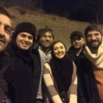Ziba Karamali Instagram – .
به بهانه پخش نمایش خانگی #لاتاری دلتنگ این روزها شدم و خاطرات قشنگش. 
به جای بازنشر عکس و پوستر فیلم، ترجیح دادم چندتا از ثبت‌های شخصی خودم رو با شما هم به اشتراک بذارم و در مرور خاطرات خوبمون سهیمتون کنم.
.
پ.ن اول: دو ویدیوی پشت صحنه داریم  چندتا سلفی پشت صحنه😄
پ.ن دوم: میدونم که اخلاق و حق‌الناس براتون مهمه و به جای دانلود غیرقانونی نسخه ارجینال تهیه می‌کنید و به همین خاطر ازتون ممنونیم.
پ.ن سوم: میدونم گرون شده و حقیقتا در وضع اقتصادی کنونی یه مقدار خرید نسخه دی وی دی سخته و به همین خاطر به دوستانی که هزینه دی وی دی براشون زیاده پیشنهاد میکنم از سایت‌هایی که امکان دانلود یا تماشای قانونی دارن نسخه فیلم رو دریافت یا تماشا کنن.